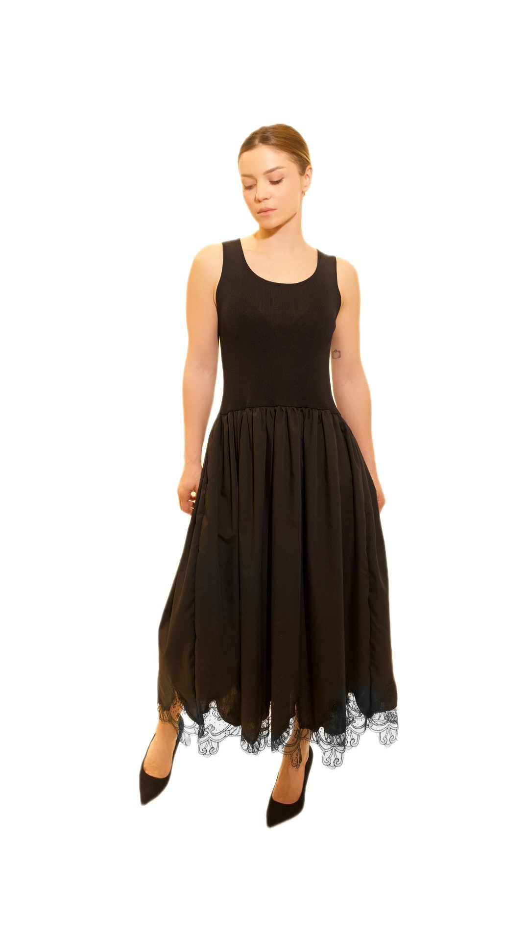Elegant Sleeveless Midi Dress with Flowy Skirt